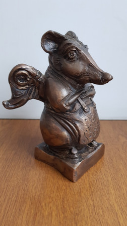 Мышь приносящая достаток в дом